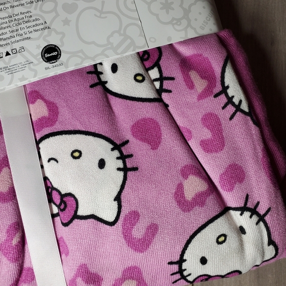 NWT Hello Kitty Women's Lounge Top and Pants with Socks Set 3-Piece Plus Size 2X - Picture 13 of 16